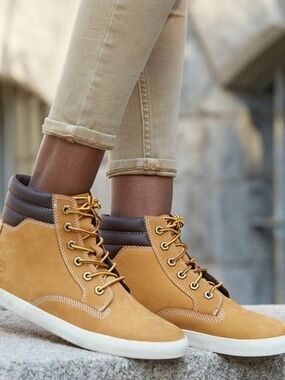 Timberland  High-Top Lace-Up Boots.